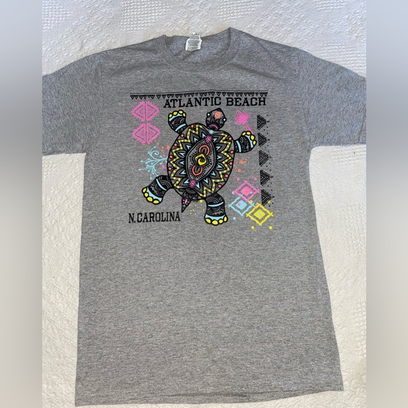Fruit of the Loom Tops - Atlantic Beach North Carolina Turtle Tshirt Women’s Size Small NWOT